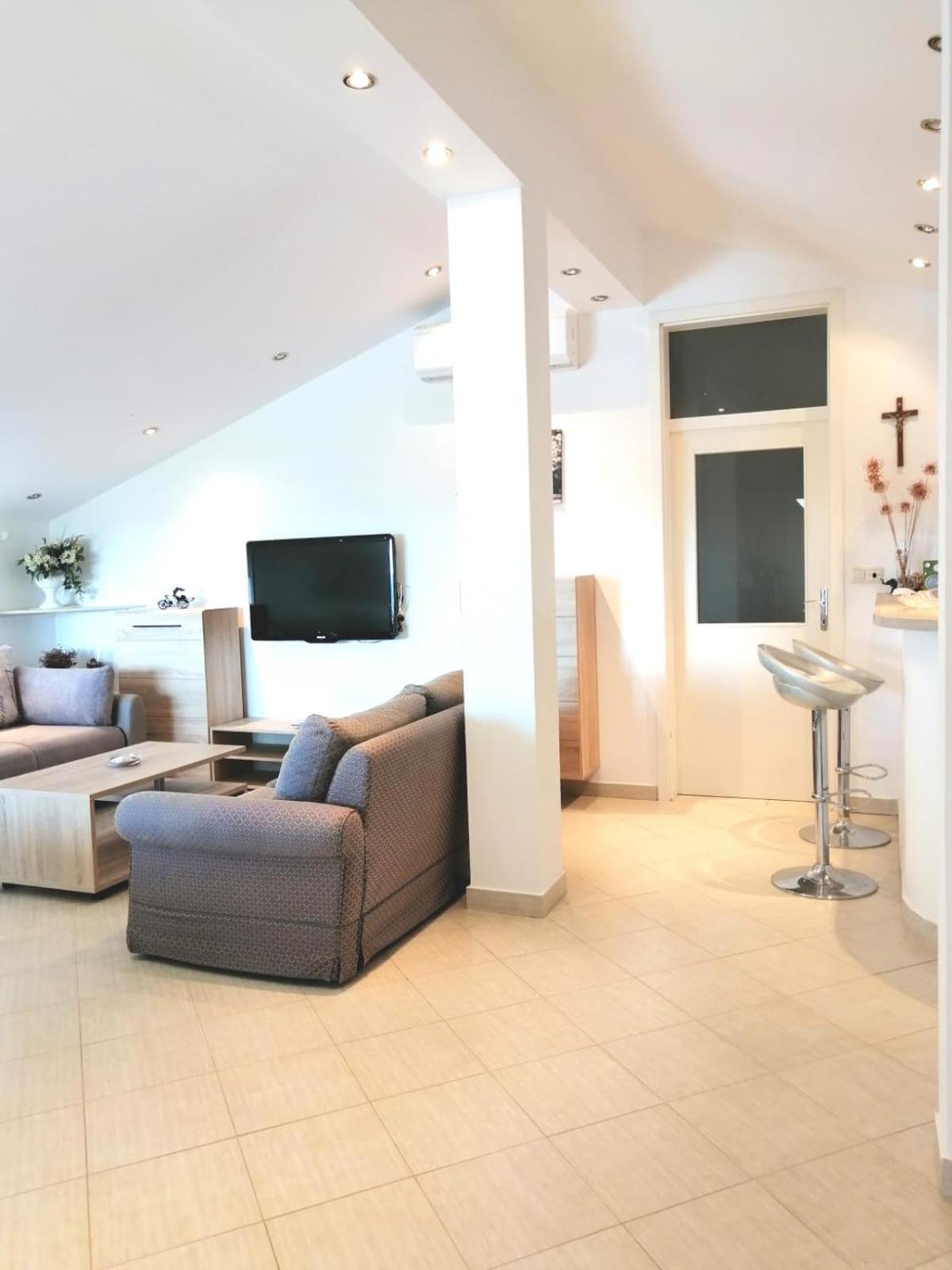 Lovely Sea View House 2 In Malinska Island Krk ภายนอก รูปภาพ
